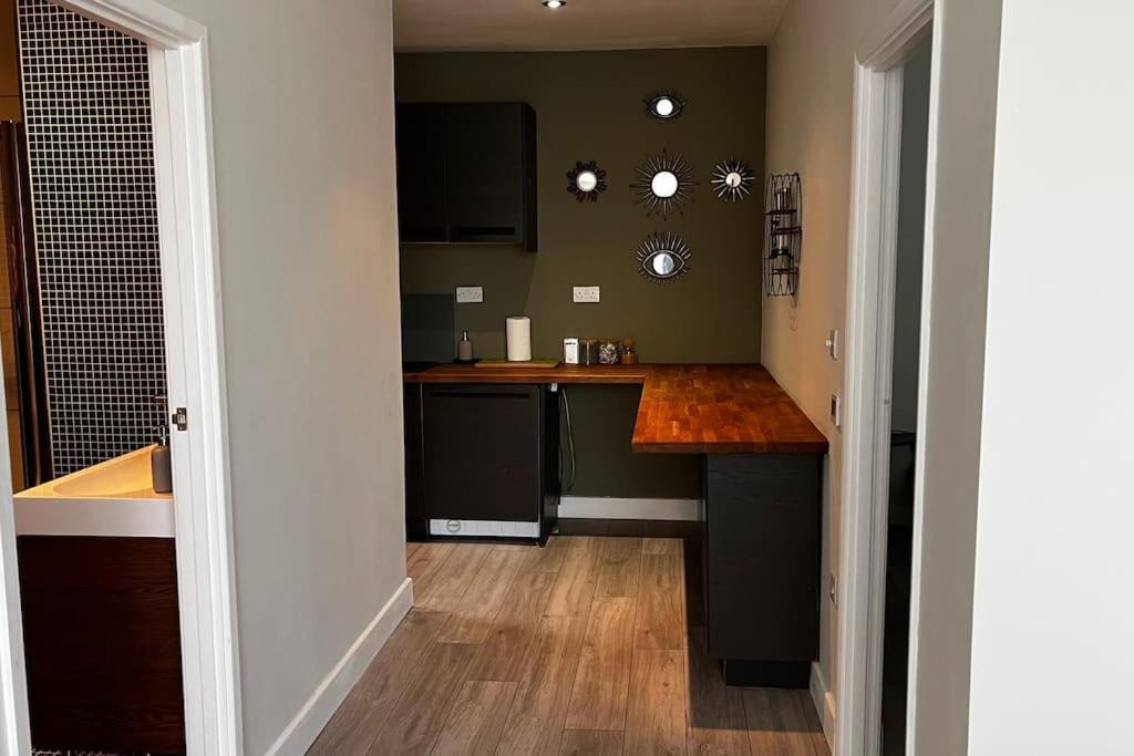 Апартаменты Lovely 1-bedroom In N1 *