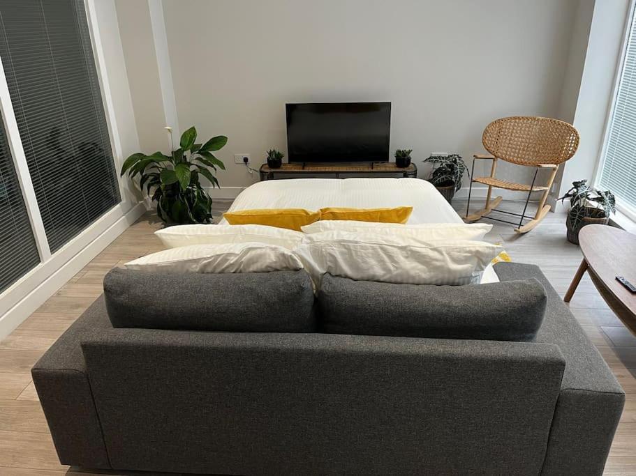 Lovely 1-bedroom In N1 Апартаменты